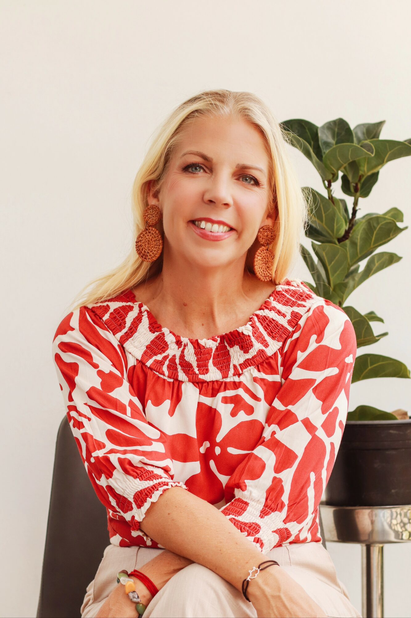 Exploring Life \u0026 Business with Jennifer Maki of Divine Destinations -  Voyage Minnesota Magazine, image size:1333x2000