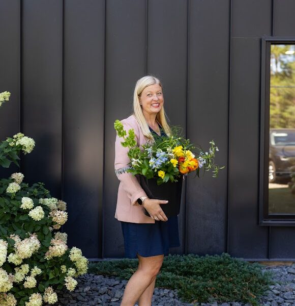 Meet Jessica Schaum of Cedar Rae Floral – Voyage Minnesota Magazine